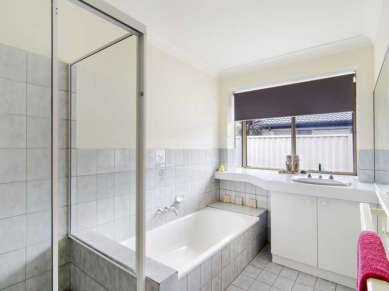 37 Murtha Drive, Elanora QLD 4221