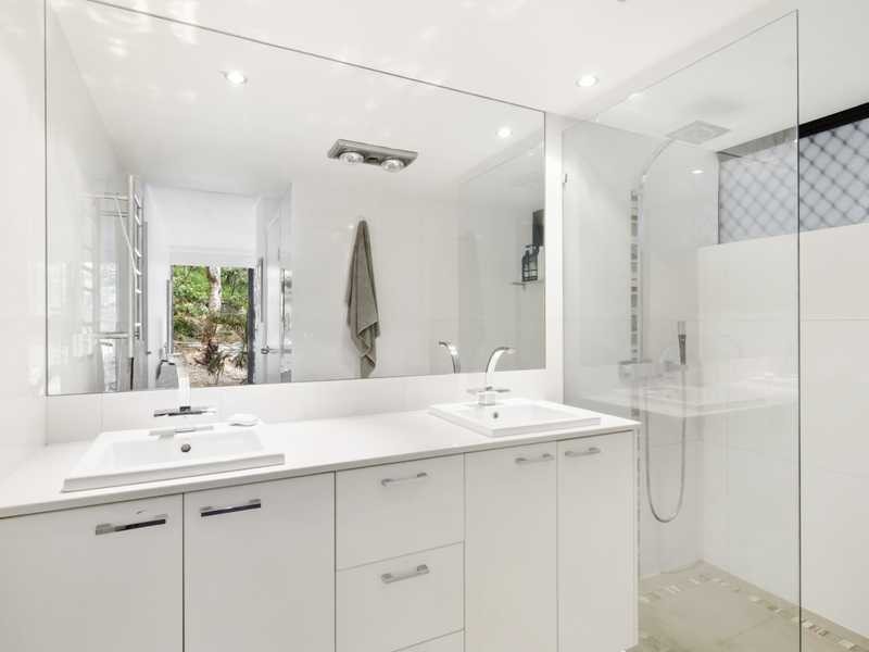 GA/828 Pacific Parade, Currumbin QLD 4223