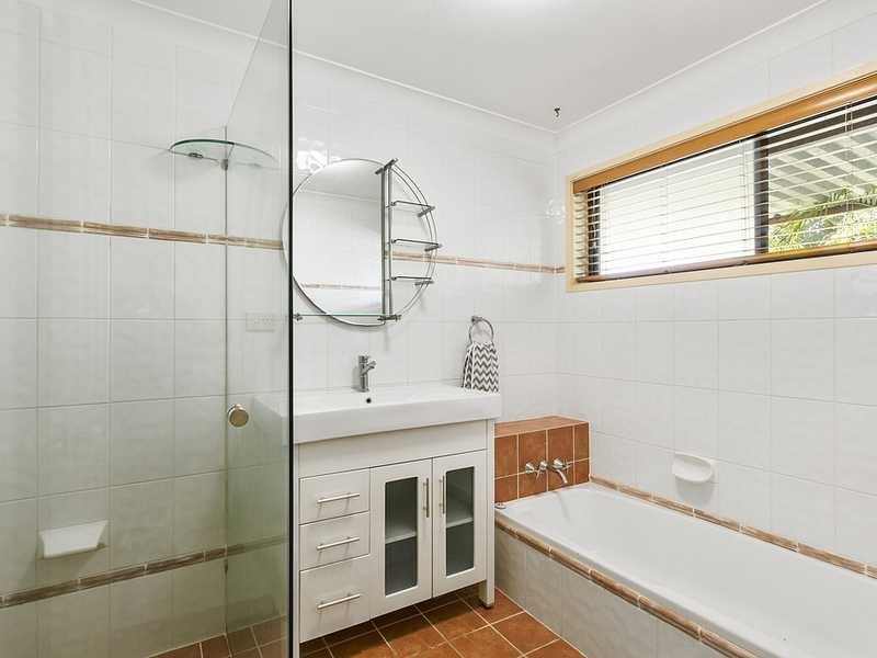 7 Rumrunner Street, Mermaid Waters QLD 4218