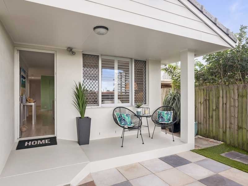 30 Seventh Avenue, Palm Beach QLD 4221