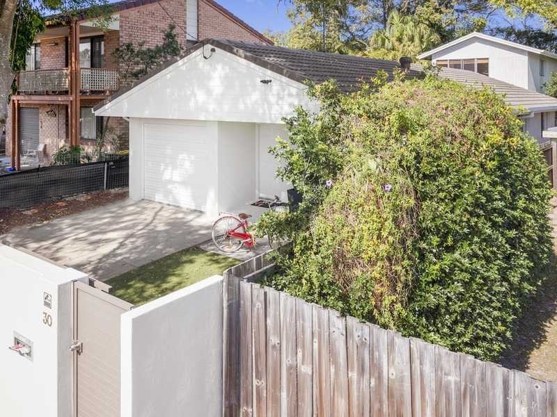 30 Seventh Avenue, Palm Beach QLD 4221