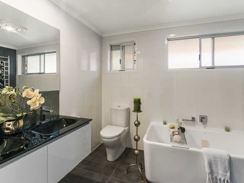 30 Seventh Avenue, Palm Beach QLD 4221