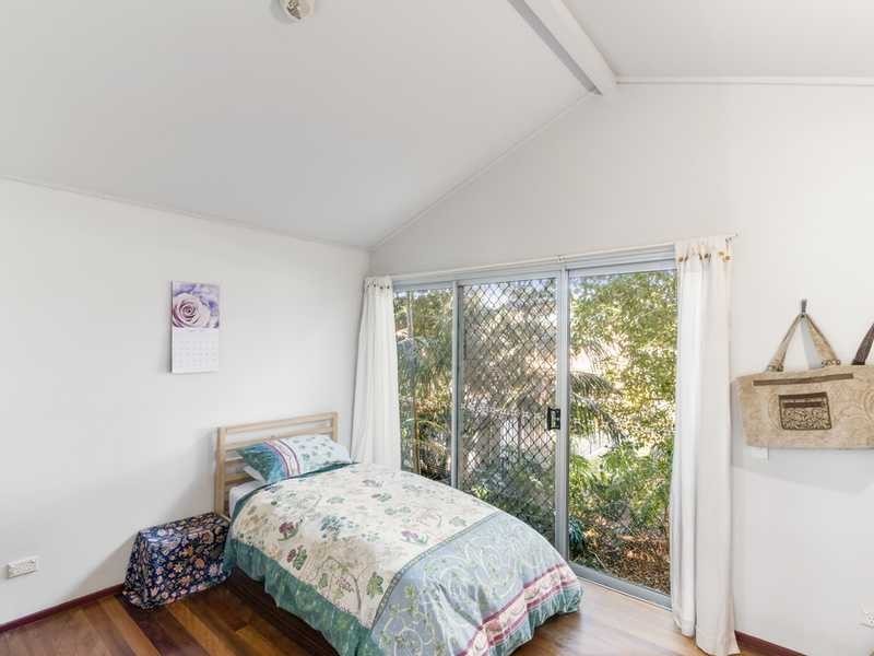 30 Seventh Avenue, Palm Beach QLD 4221