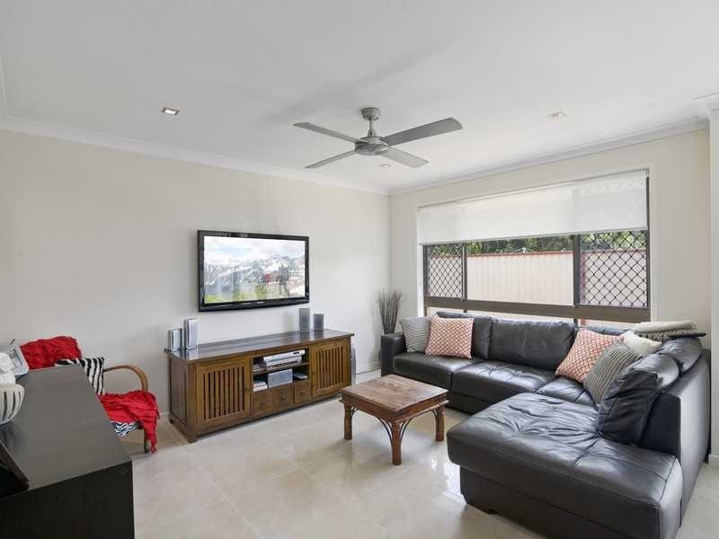 2/49 Darnel Street, Elanora QLD 4221