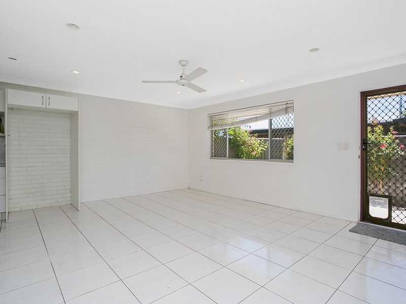 1/30 Sarawak Avenue, Palm Beach QLD 4221