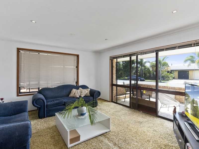 10 Myrtle Court, Palm Beach QLD 4221