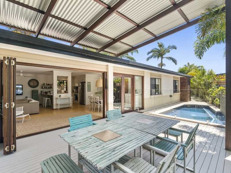 5 Cairns Avenue, Palm Beach QLD 4221