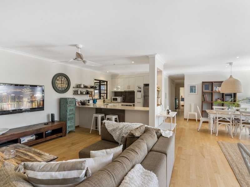 5 Cairns Avenue, Palm Beach QLD 4221