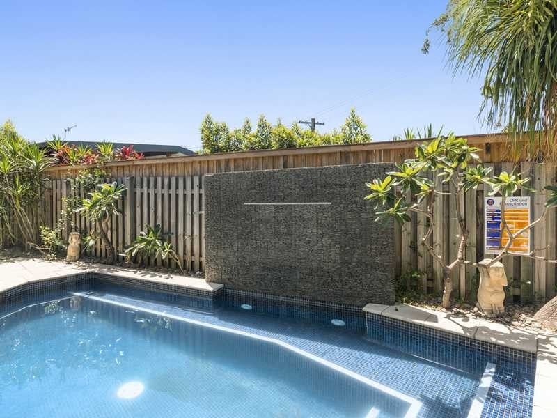5 Cairns Avenue, Palm Beach QLD 4221
