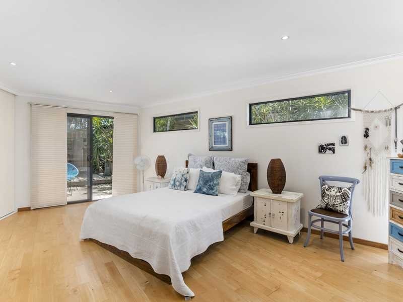 5 Cairns Avenue, Palm Beach QLD 4221