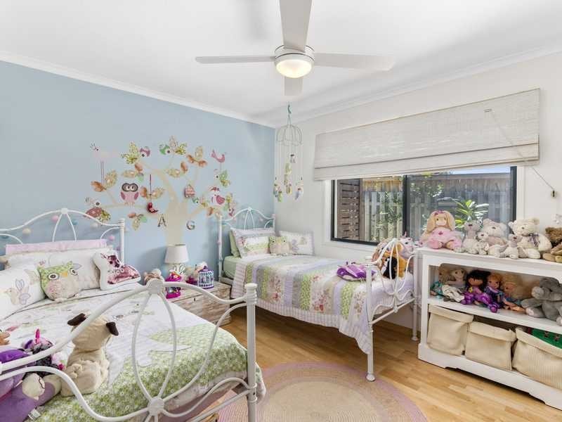 5 Cairns Avenue, Palm Beach QLD 4221