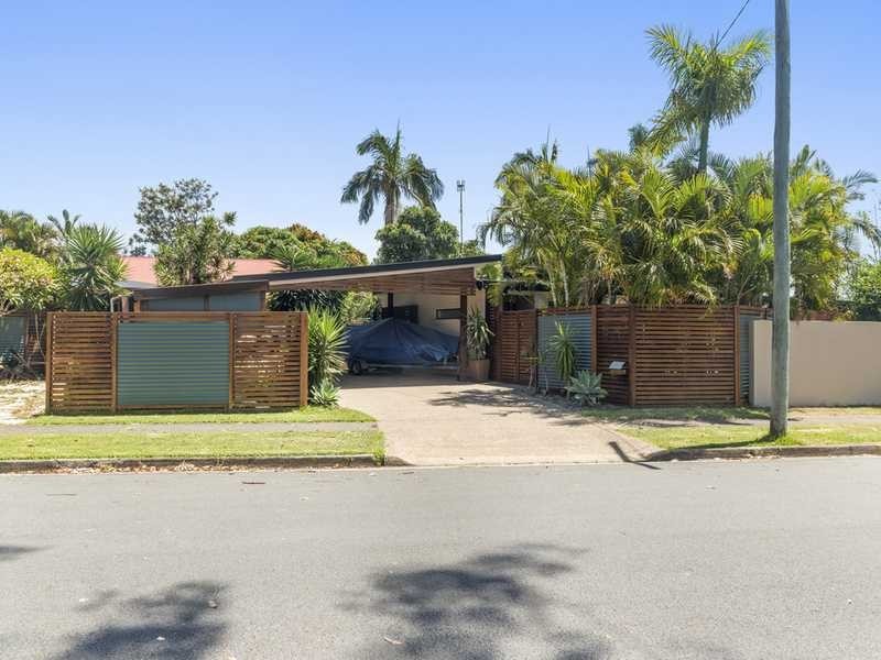 5 Cairns Avenue, Palm Beach QLD 4221