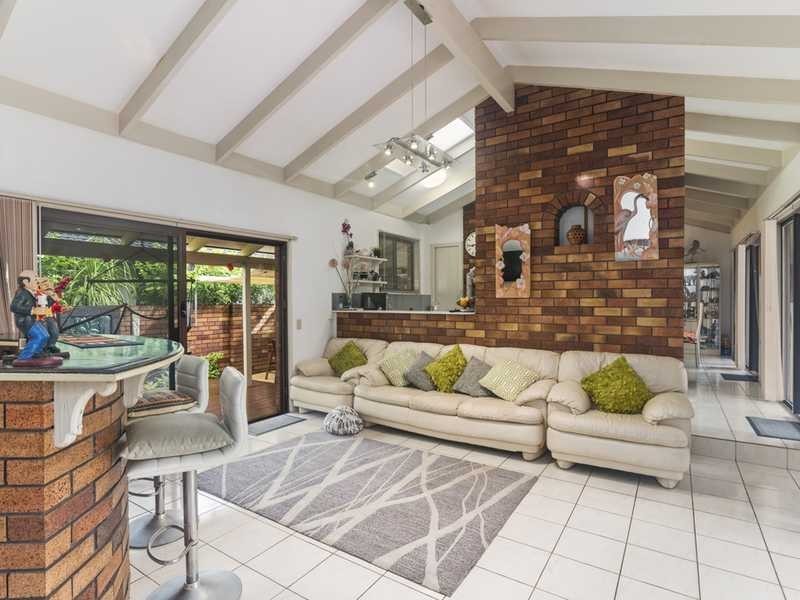 14 Myrtle Court, Palm Beach QLD 4221