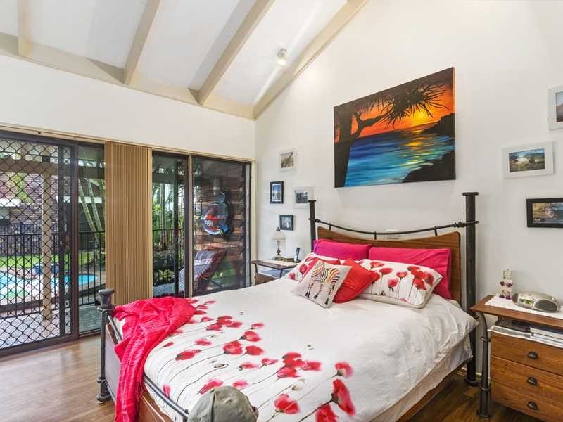 14 Myrtle Court, Palm Beach QLD 4221