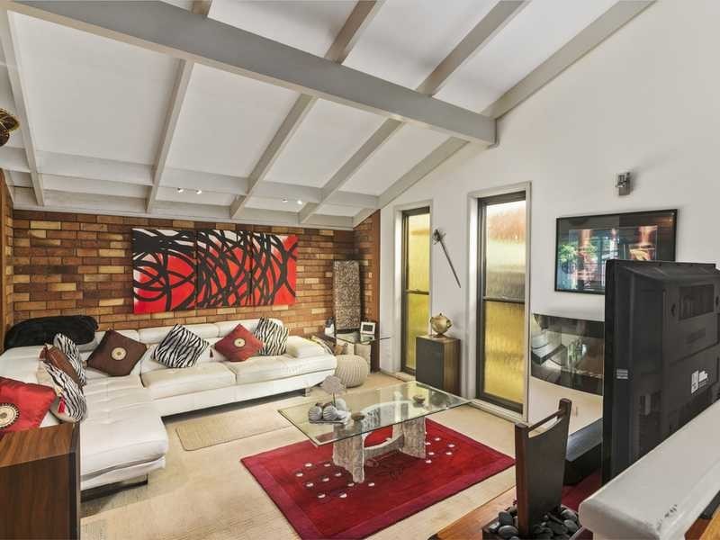 14 Myrtle Court, Palm Beach QLD 4221