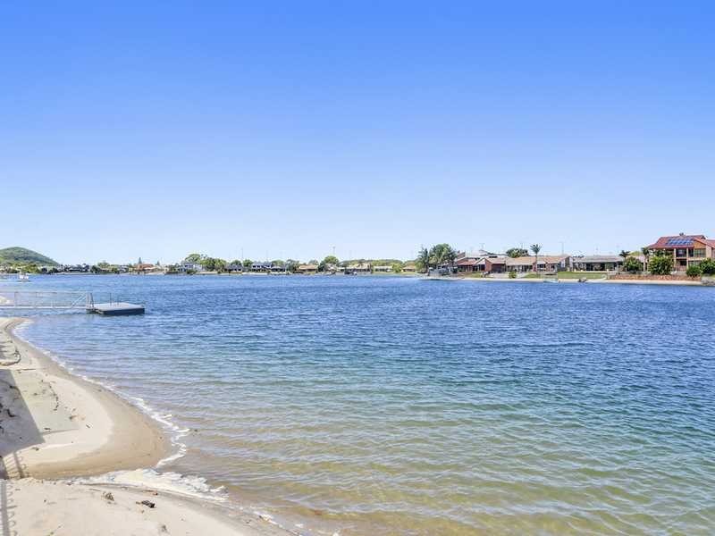 19 Diplacus Drive, Palm Beach QLD 4221