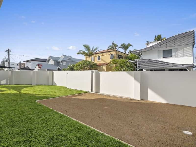 Corner Jefferson Lane and Fifteenth Avenue, Palm Beach QLD 4221