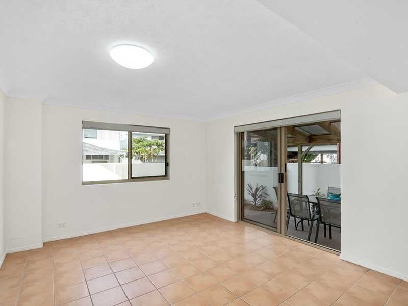 Corner Jefferson Lane and Fifteenth Avenue, Palm Beach QLD 4221