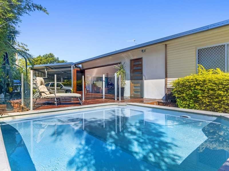 12 Tahiti Avenue, Palm Beach QLD 4221