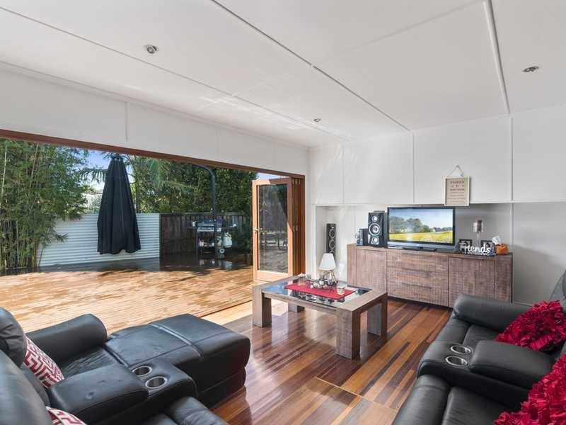 12 Tahiti Avenue, Palm Beach QLD 4221