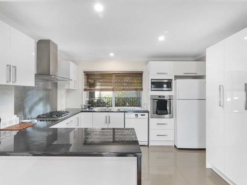 221 Mallawa Drive, Palm Beach QLD 4221