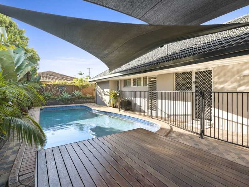 221 Mallawa Drive, Palm Beach QLD 4221