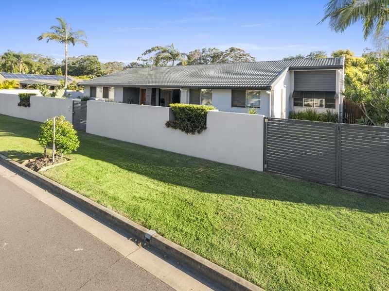 221 Mallawa Drive, Palm Beach QLD 4221