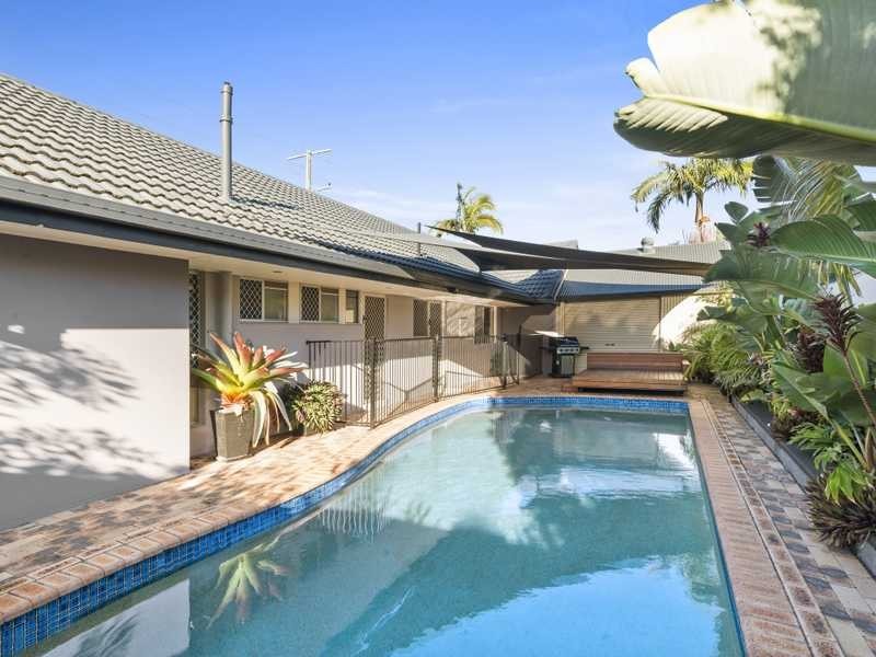 221 Mallawa Drive, Palm Beach QLD 4221