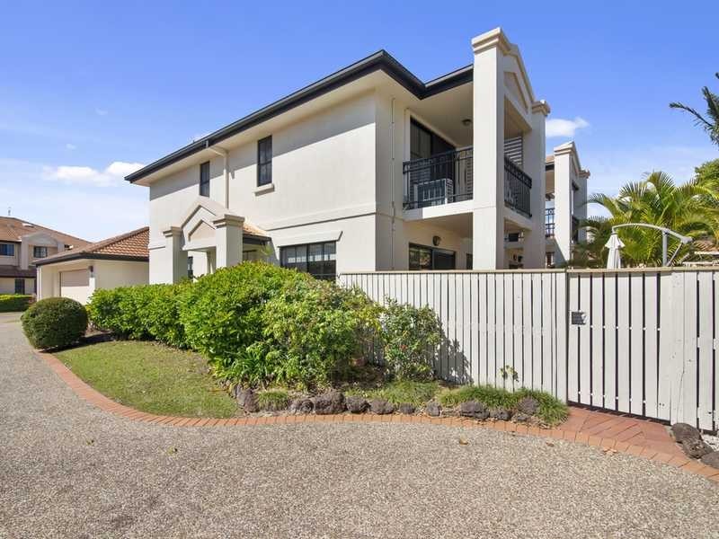 10/2 Beachcomber Court, Burleigh Waters QLD 4220