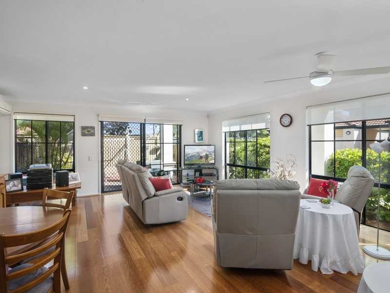 10/2 Beachcomber Court, Burleigh Waters QLD 4220