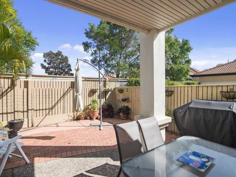 10/2 Beachcomber Court, Burleigh Waters QLD 4220