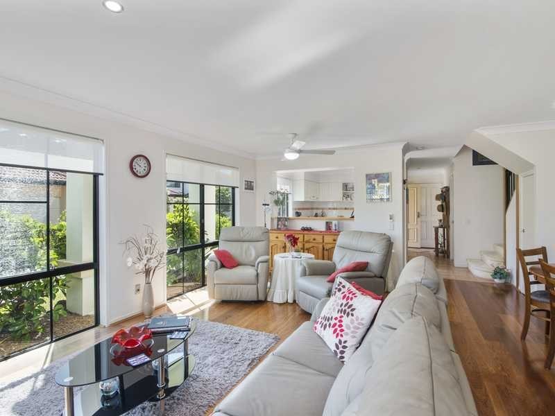 10/2 Beachcomber Court, Burleigh Waters QLD 4220