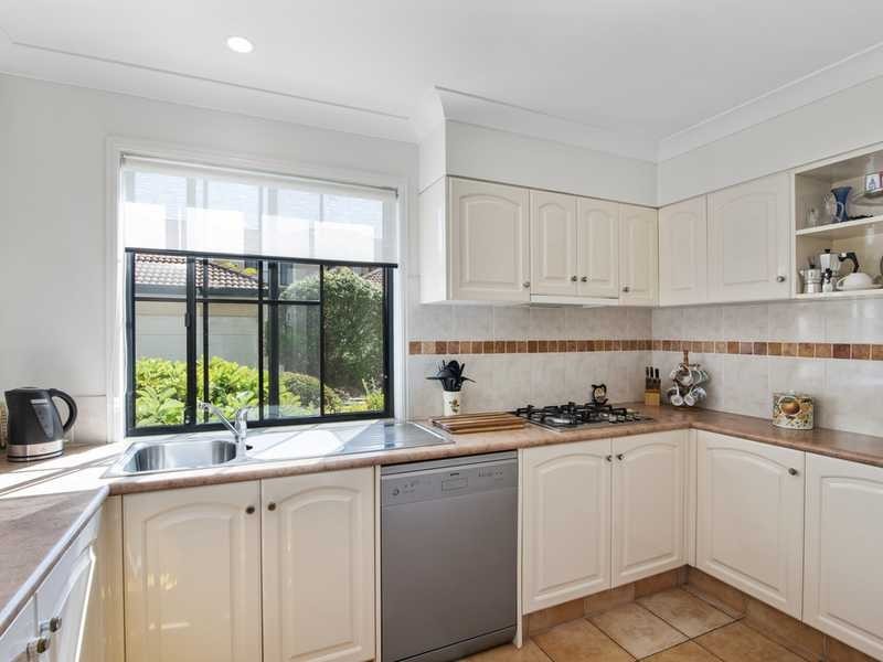 10/2 Beachcomber Court, Burleigh Waters QLD 4220