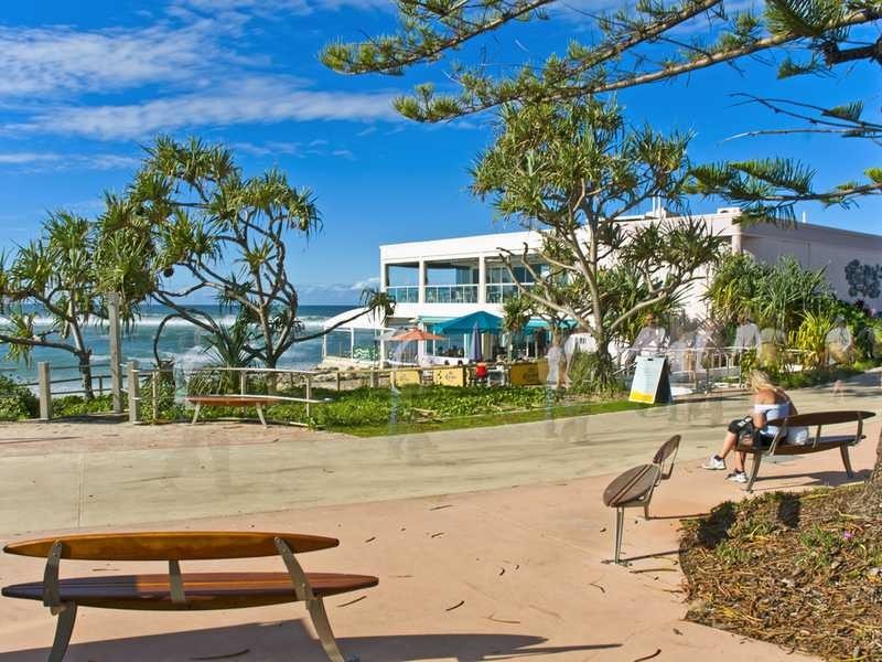 10/2 Beachcomber Court, Burleigh Waters QLD 4220