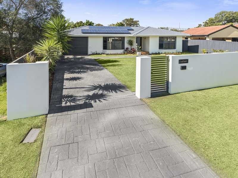 16 Japonica Drive, Palm Beach QLD 4221