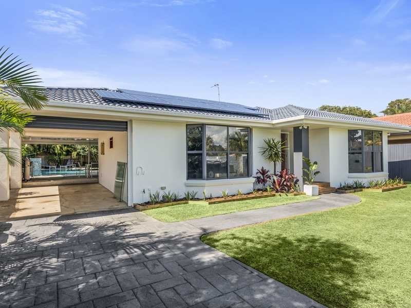 16 Japonica Drive, Palm Beach QLD 4221