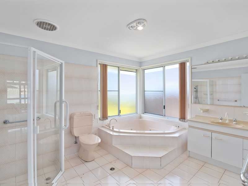 25 Angelica Street, Elanora QLD 4221