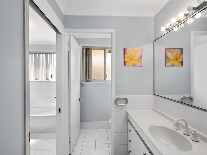 25 Angelica Street, Elanora QLD 4221