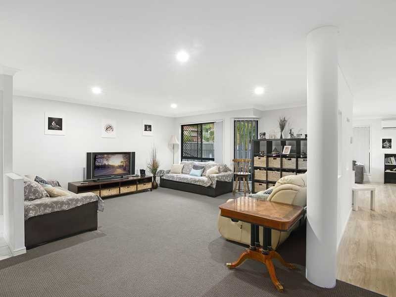 2 Tipuana Drive, Elanora QLD 4221