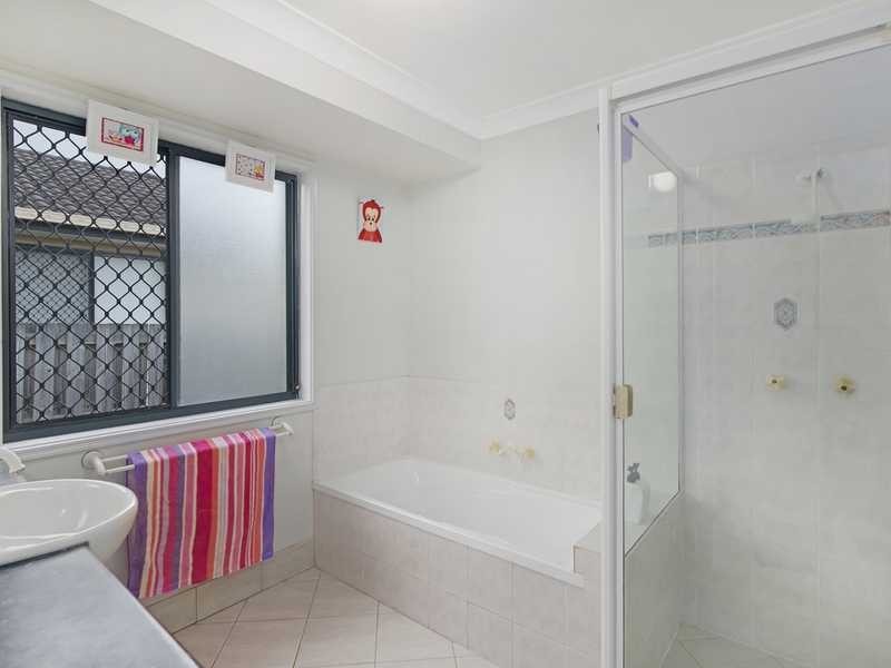 2 Tipuana Drive, Elanora QLD 4221