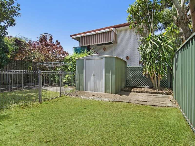 2/16 Second Avenue, Palm Beach QLD 4221