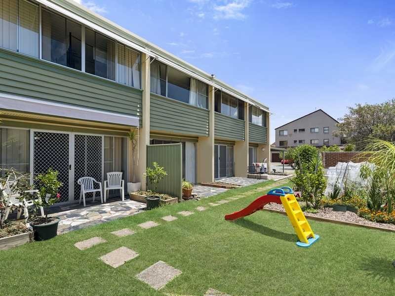 1/9 Weemala Street, Chevron Island QLD 4217
