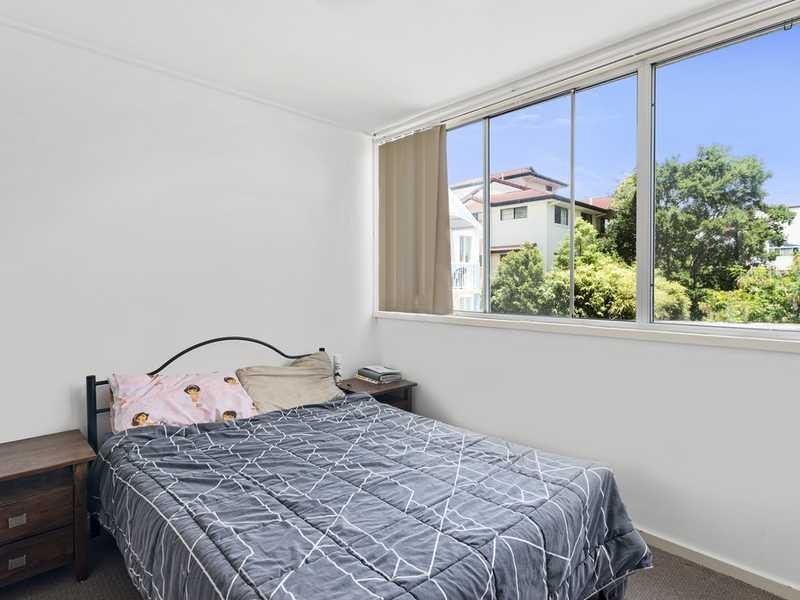1/9 Weemala Street, Chevron Island QLD 4217