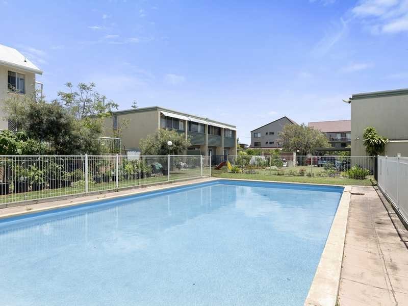 1/9 Weemala Street, Chevron Island QLD 4217