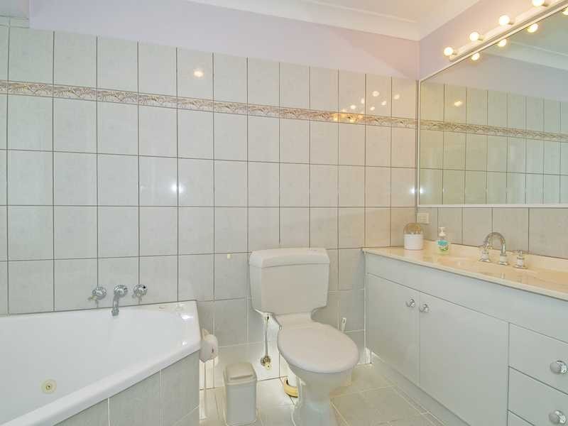 11 Placid Court, Varsity Lakes QLD 4227