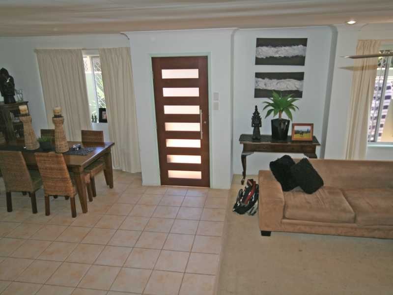 Unit 2/11 Barracuda Court, Palm Beach QLD 4221