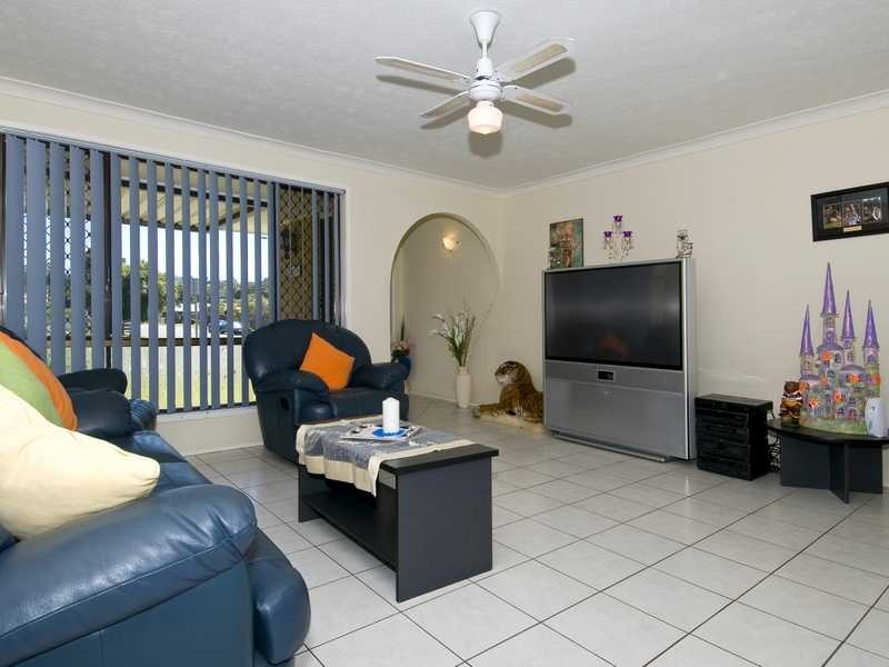 73 KP McGrath Drive, Elanora QLD 4221