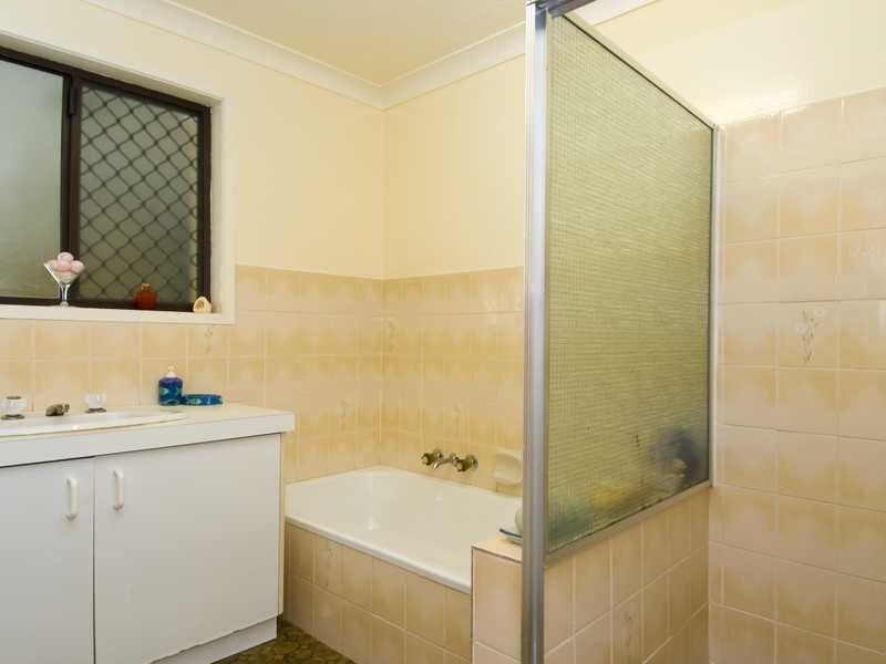 73 KP McGrath Drive, Elanora QLD 4221