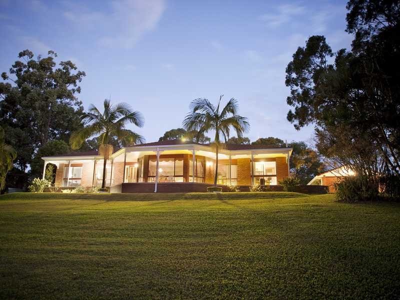 30 Cornwall Drive, Elanora QLD 4221