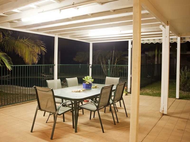 30 Cornwall Drive, Elanora QLD 4221
